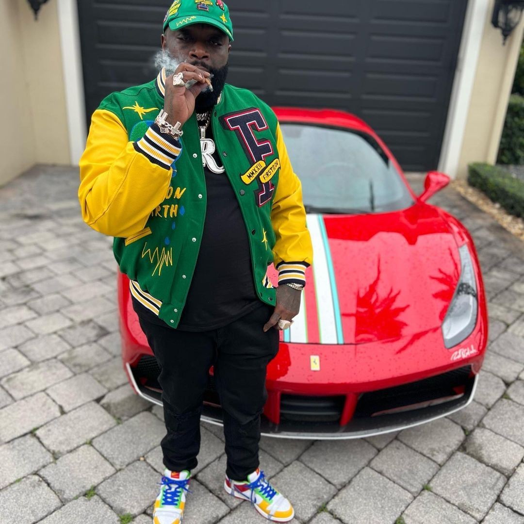 Rick Ross Rings in the Holidays Like a Boss, With a Maybach S-Class and a  Ferrari - autoevolution