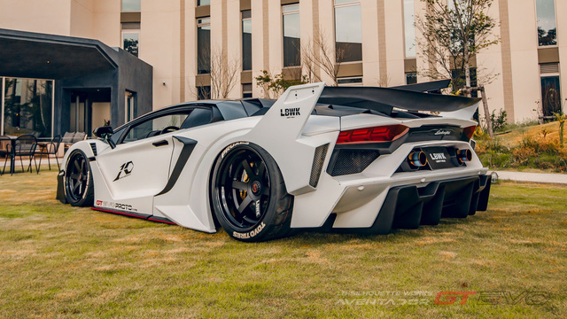 Lamborghini Aventador Liberty Walk is the most expensive in the world: Supercar's price-matching package shows the tycoon's extreme level of play - Photo 3.